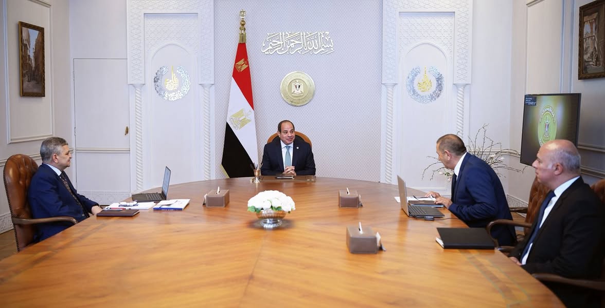 السيسي : تعزيز التواصل مع شركات الملاحة العالمية .. واستكمال تطوير قناة السويس