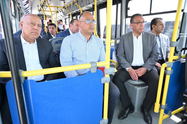 الوزير يتفقد محطات المرحلة الأولى من مشروع الأوتوبيس الترددي BRT