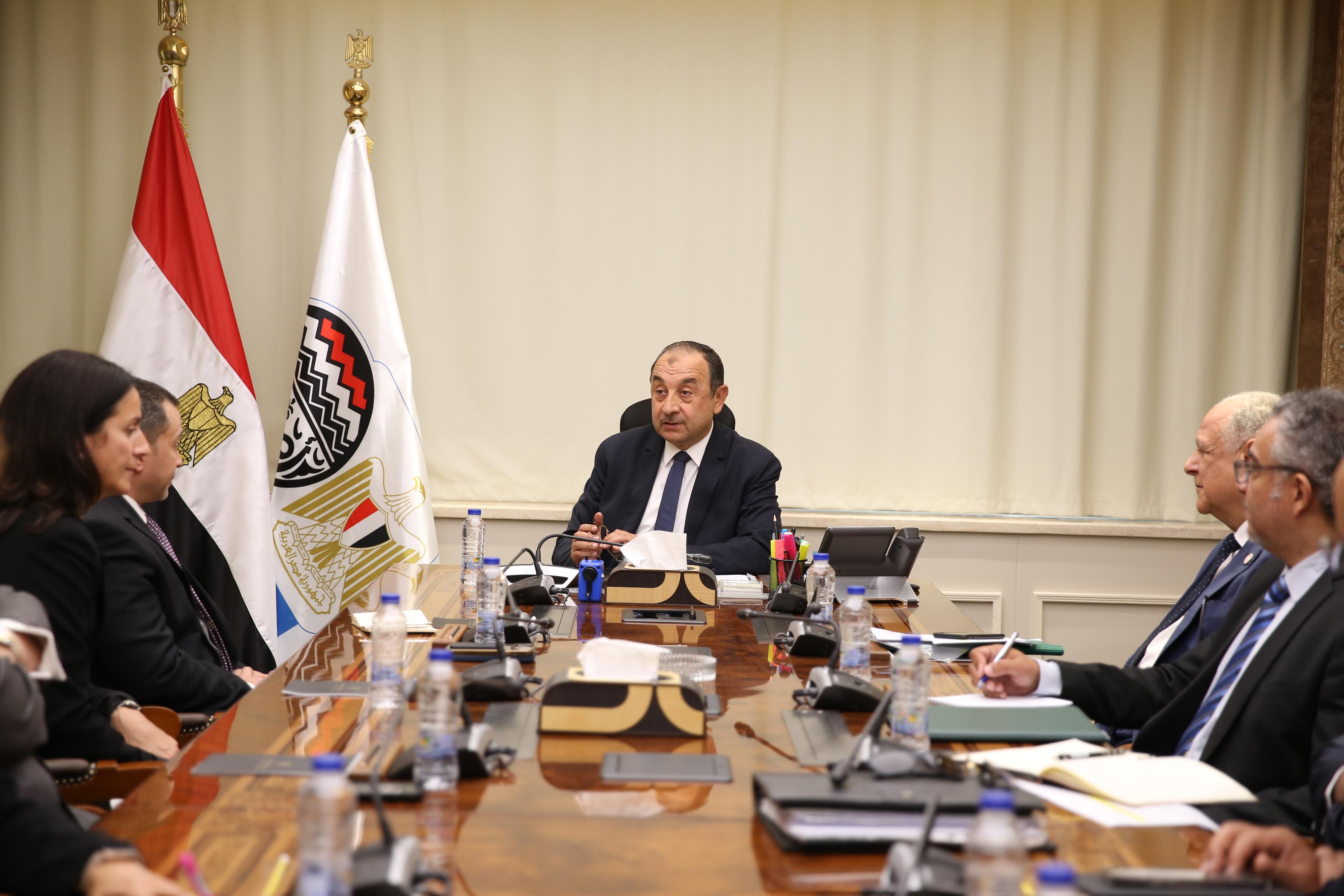 وزير قطاع الأعمال العام يلتقي وفدا من "بريتش بتروليوم" لمتابعة خطوات إعادة تشغيل مصنع الأنود بالعين السخنة