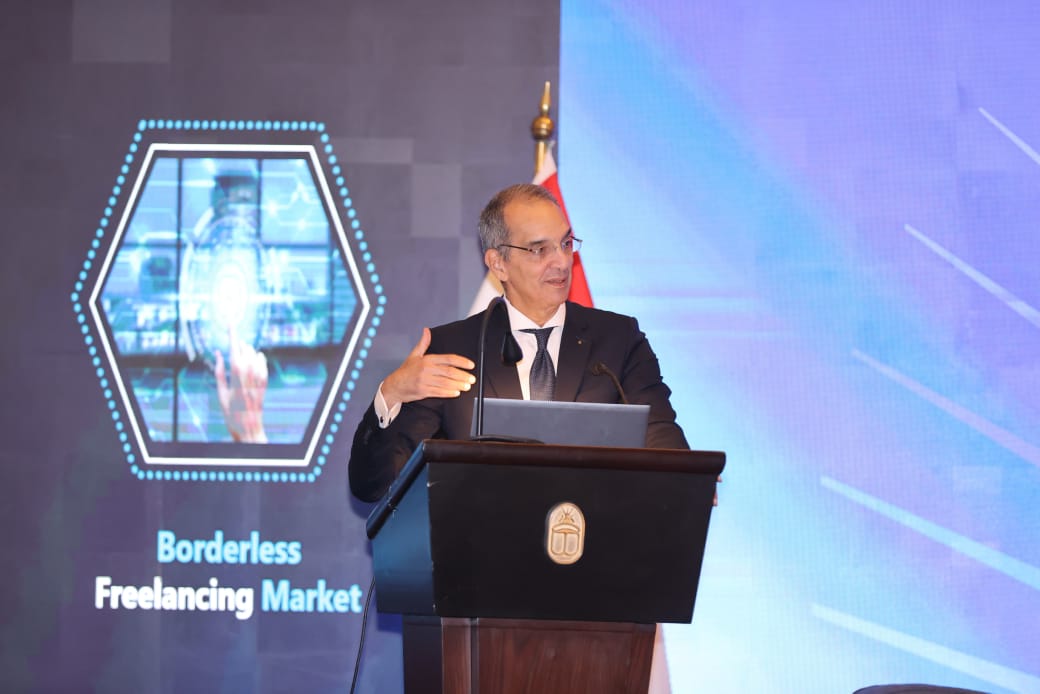 وزير الاتصالات وتكنولوجيا المعلومات يلتقى بملحقى الدفاع المرشحين للعمل بالسفارات المصرية بالخارج