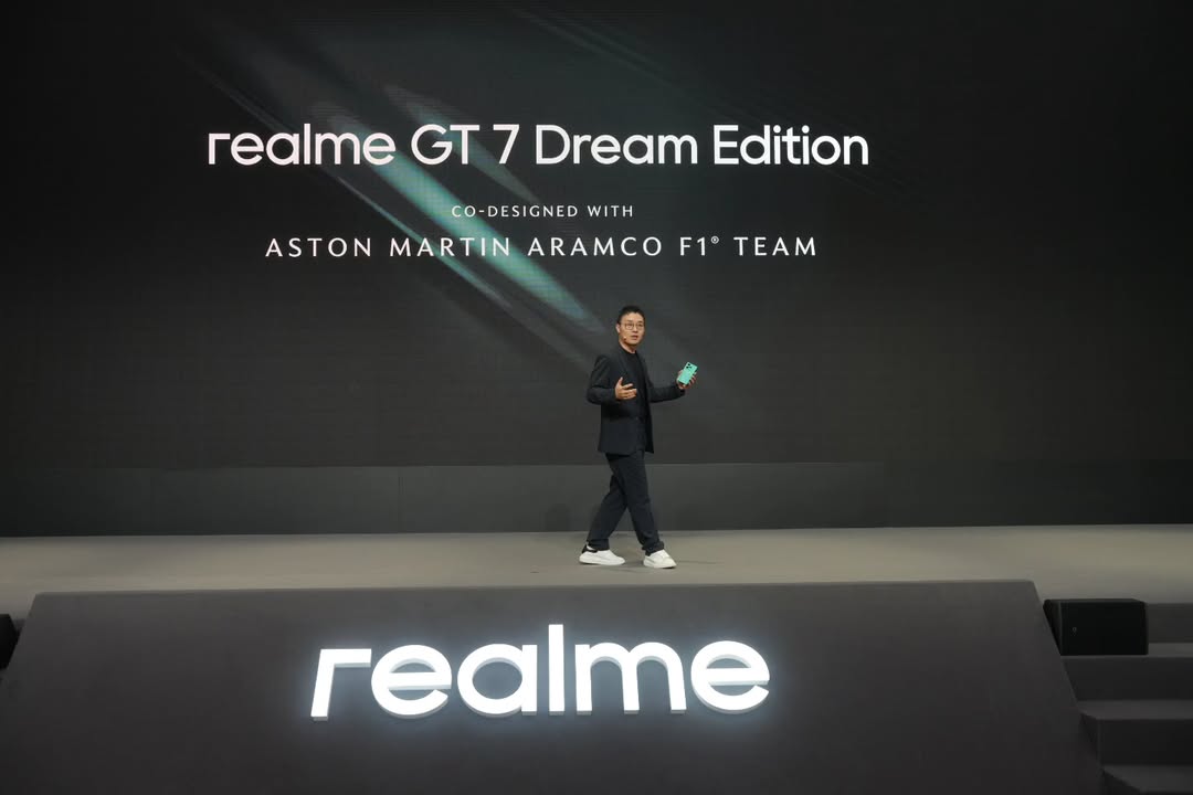 ريلمي تكشف عن أقوى الهواتف الرائدة لعام 2025 realme GT 7 و realme GT 7 Dream Edition في حدث عالمي فاخر في باريس