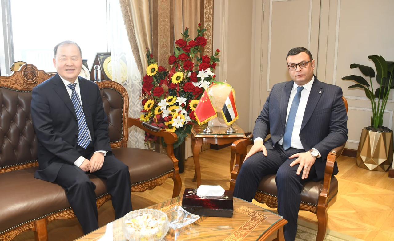 الشربيني يشهد مراسم توقيع خطاب نوايا بين وزارتي الإسكان المصرية والصينية