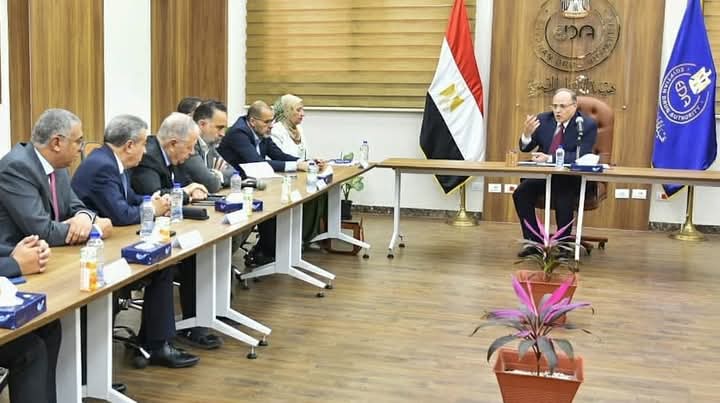 اجتماع مع شركات الأدوية لمناقشة آليات ضبط السوق واستدامة الإمداد