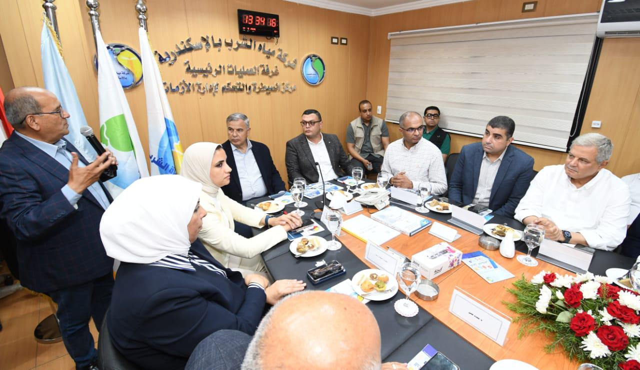 وزير الإسكان ومحافظ الإسكندرية يتابعان سير العمل بمنظومتي مياه الشرب والصرف الصحي