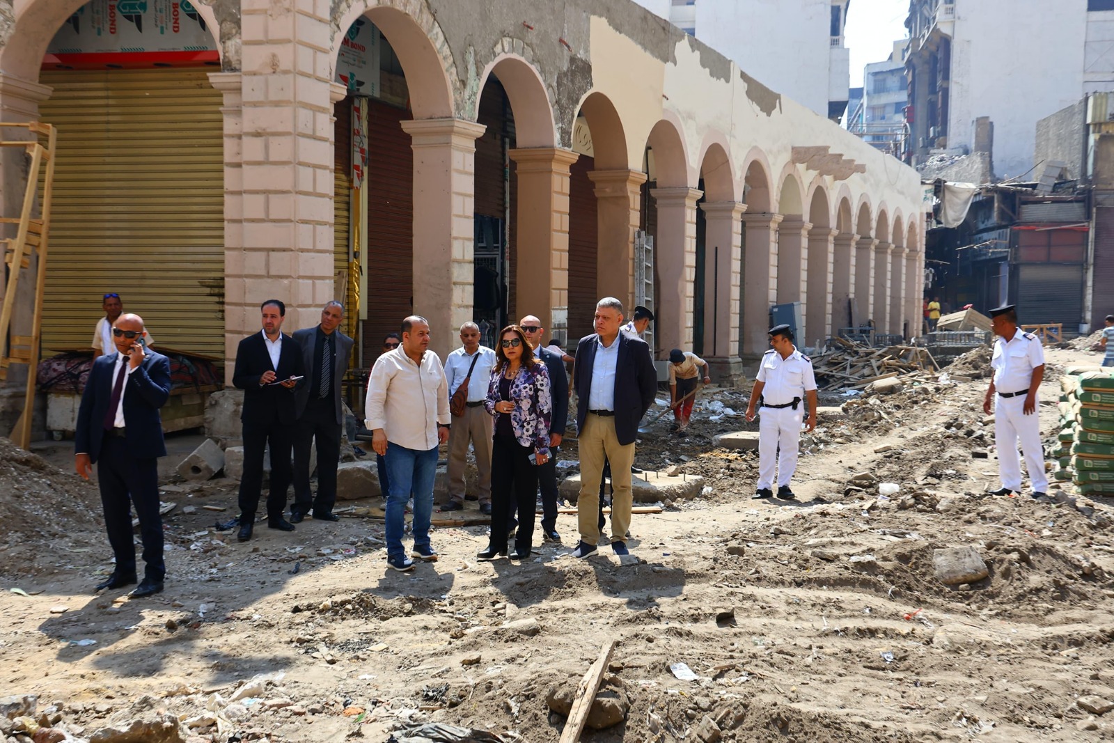 Awad inspects first phase of El Attaba market development