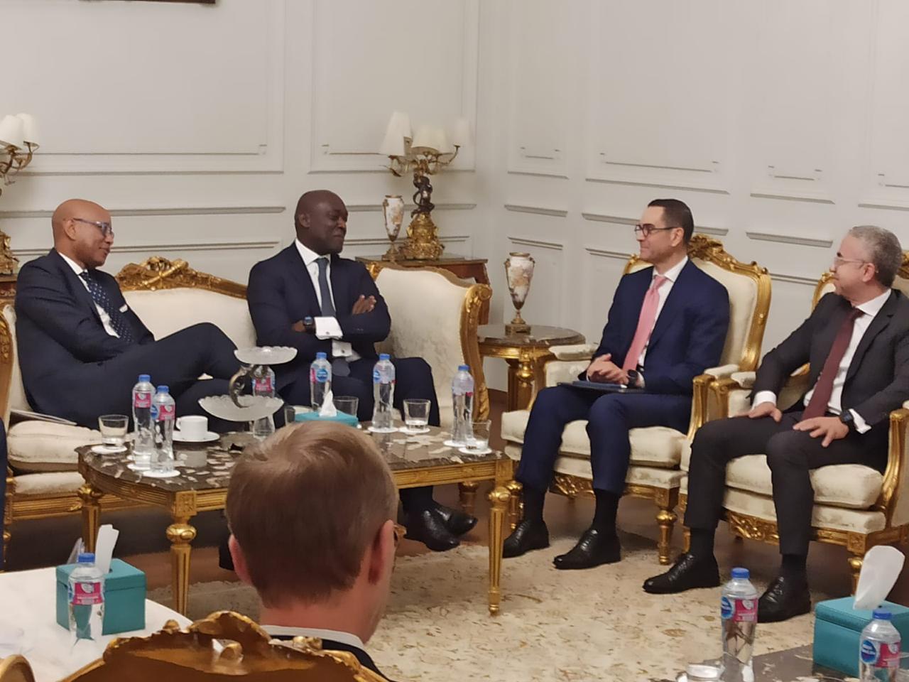 وزير الاستثمار يلتقي وفد مؤسسة التمويل الدولية (IFC) لبحث سبل تعزيز التعاون