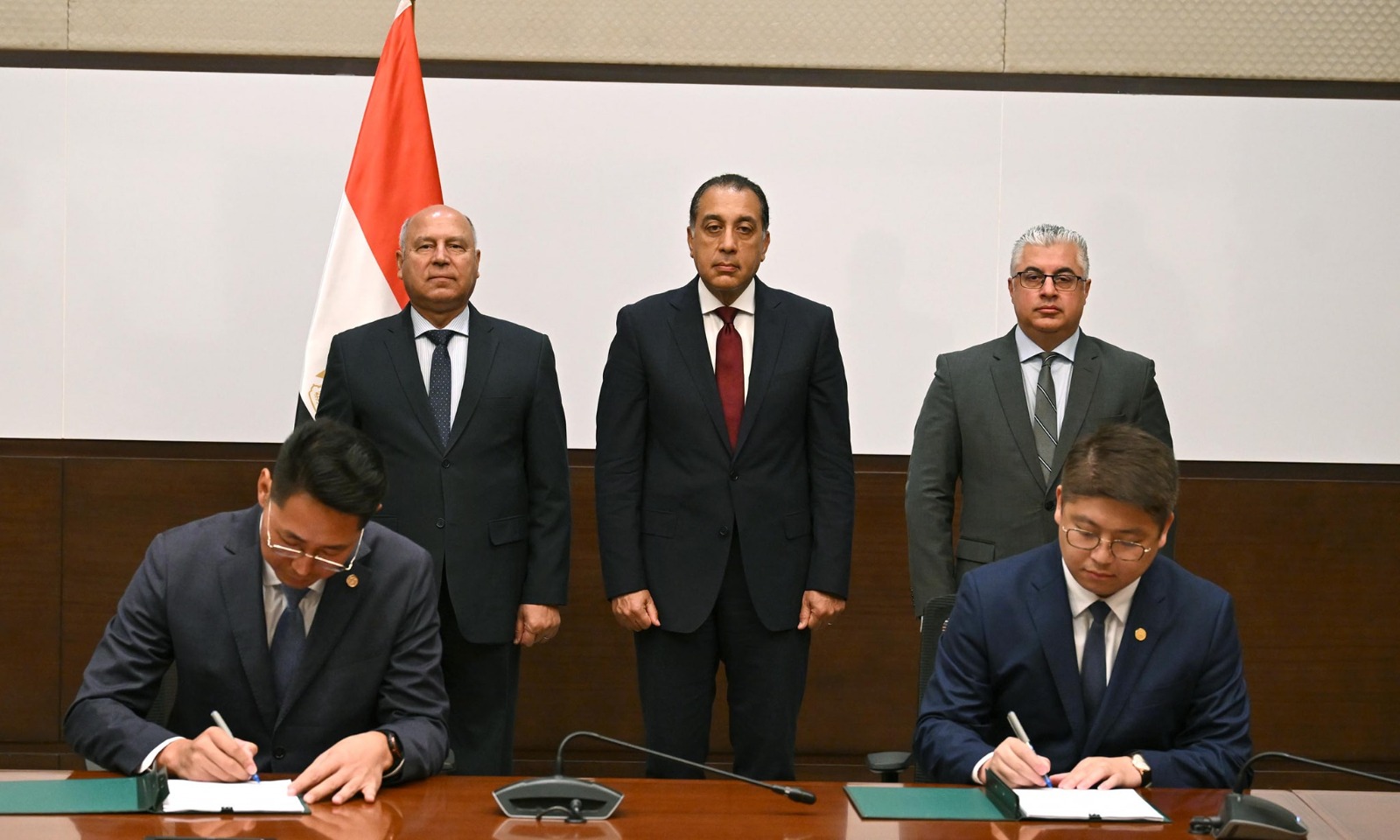 Egypt signs deal with Chinese Sunrev solar complex in Sokhna