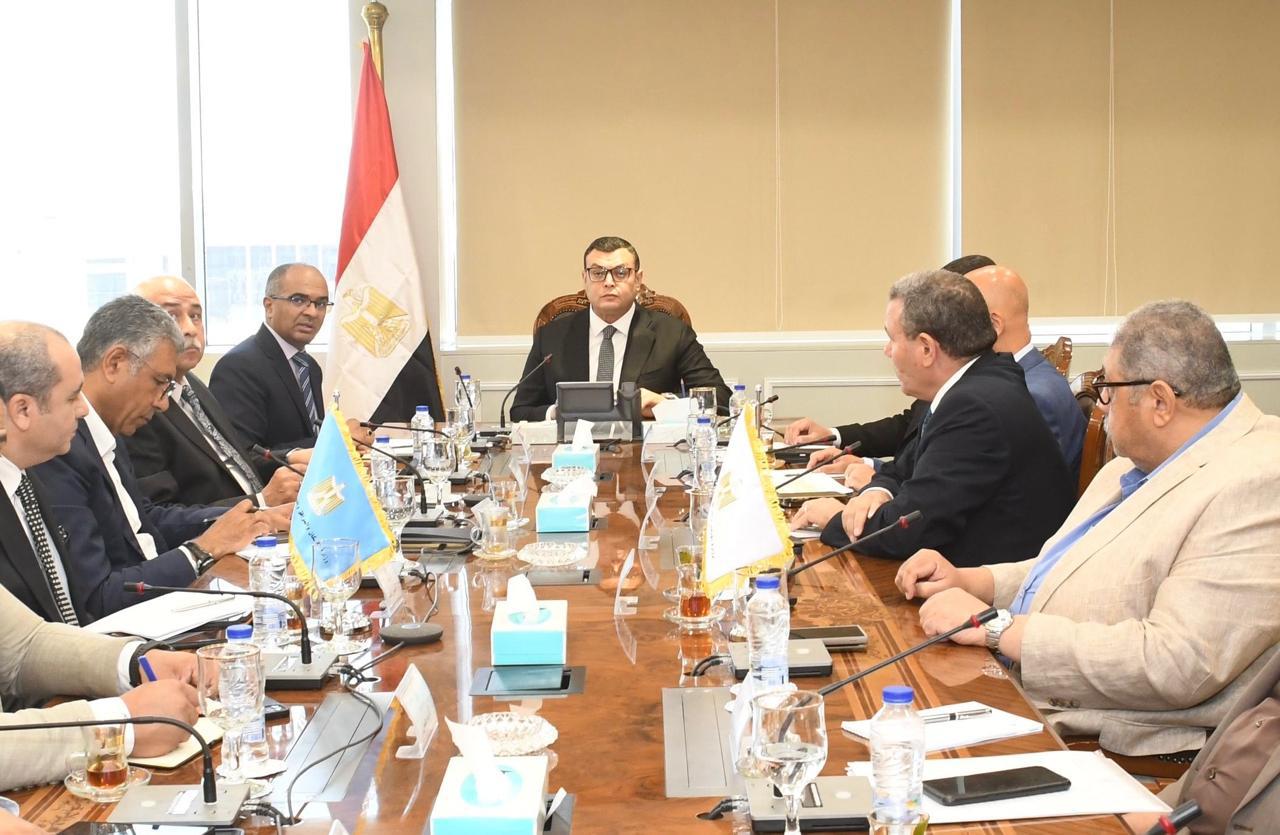 Housing Minister follows up on seawater desalination plants