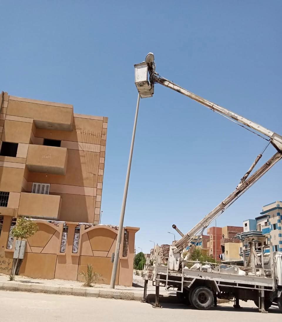 الإسكان: مواصلة استبدال كشافات الإنارة الصوديوم بليد في المدن الجديدة ترشيدا للكهرباء