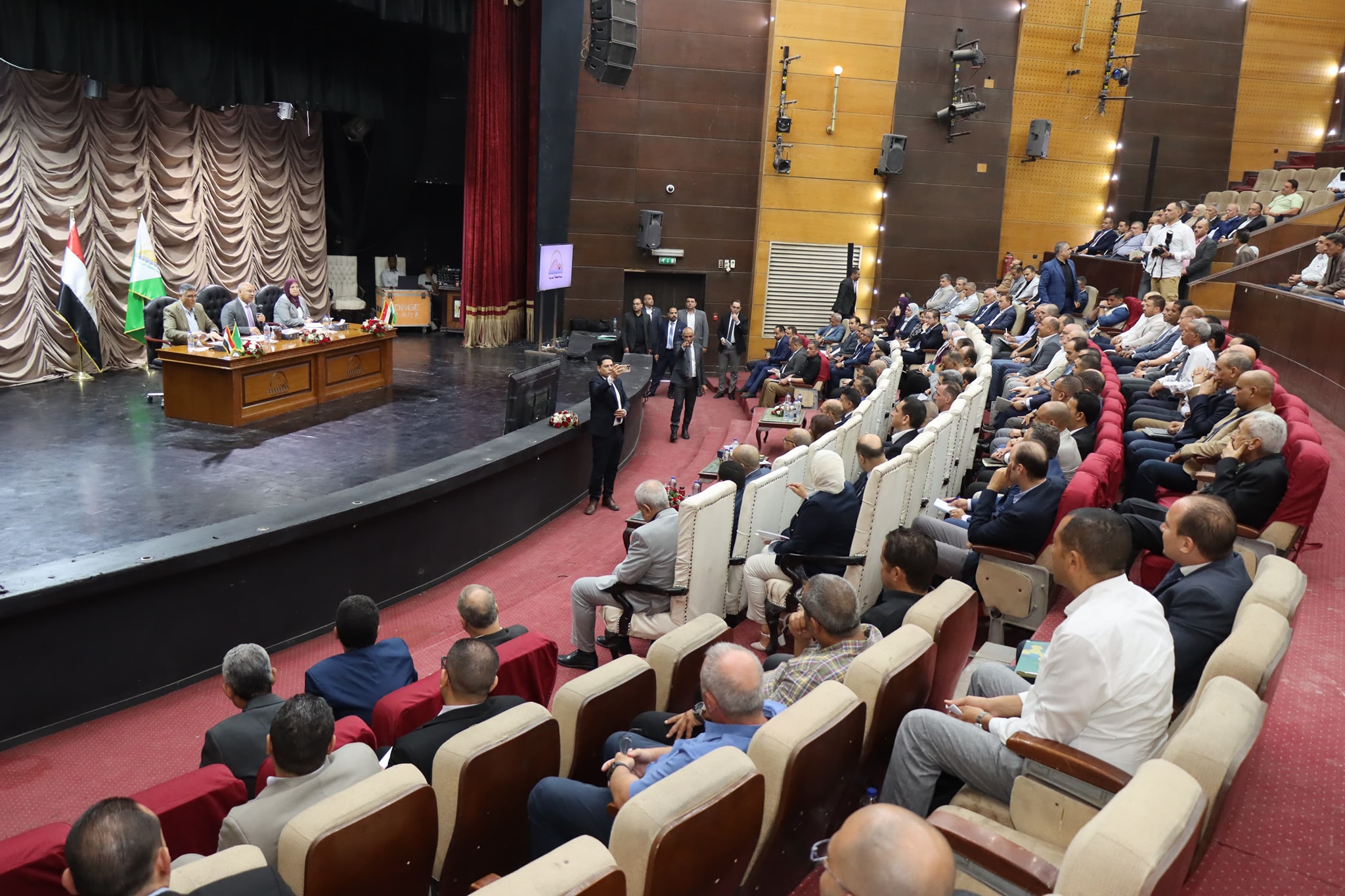 الوزير : حلول جذرية لمشكلات الترفيق بمنطقة أبو رواش الصناعية