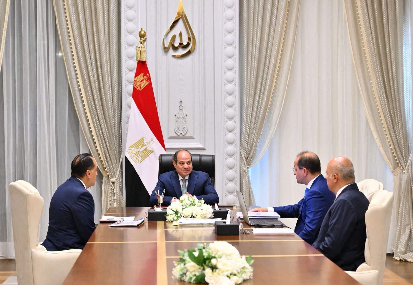 السيسي : اتخاذ كل الاحتياطات المالية والسلعية في ضوء التصعيد بالمنطقة