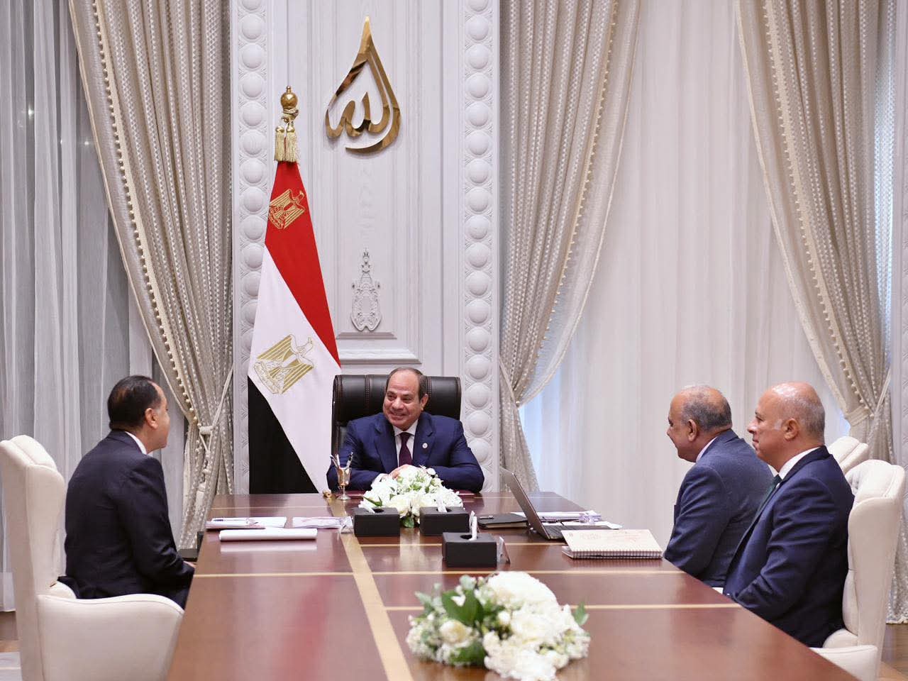 السيسي : تحسين قدرة شبكة الكهرباء القومية على استيعاب زيادة الاستهلاك المتوقعة