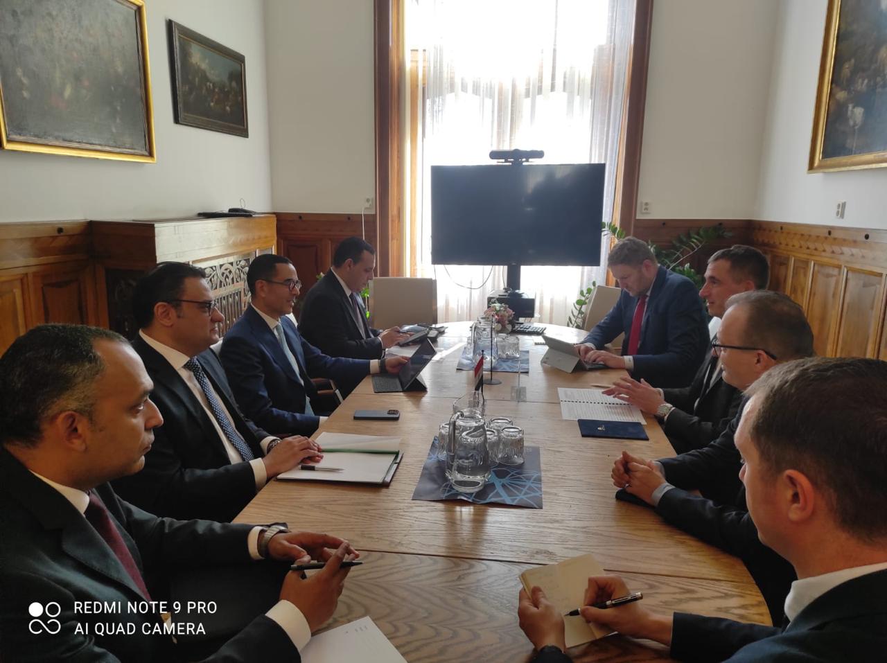 وزير الاستثمار يبحث مع نظيره التشيكي تعزيز التعاون الاقتصادي المشترك