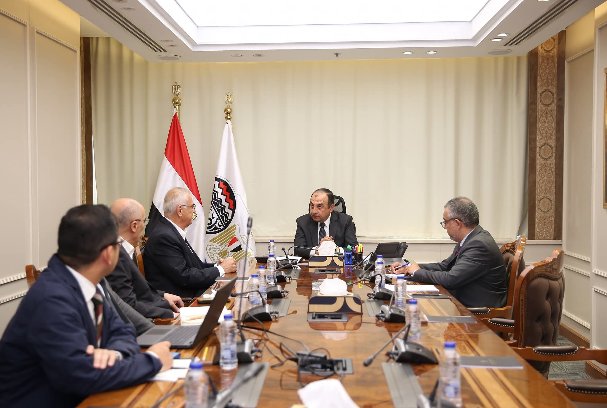 تعاون مع شركة GS E&C الكورية في مجال تصنيع الإطارات وبطاريات السيارات