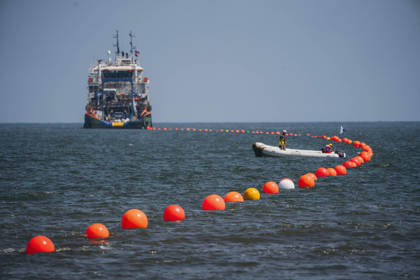 المصرية للاتصالات تنتهي من عمليات الإنزال ومسارات العبور الخاصة بالكابل البحري  SEA-ME-WE-6  في مصر