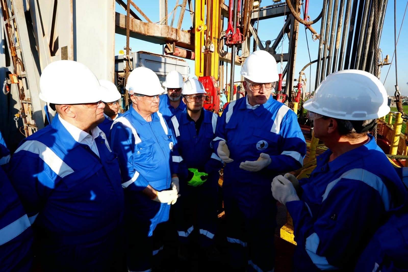 Petroleum Minister inspects Begonia 2 well in New Manzala