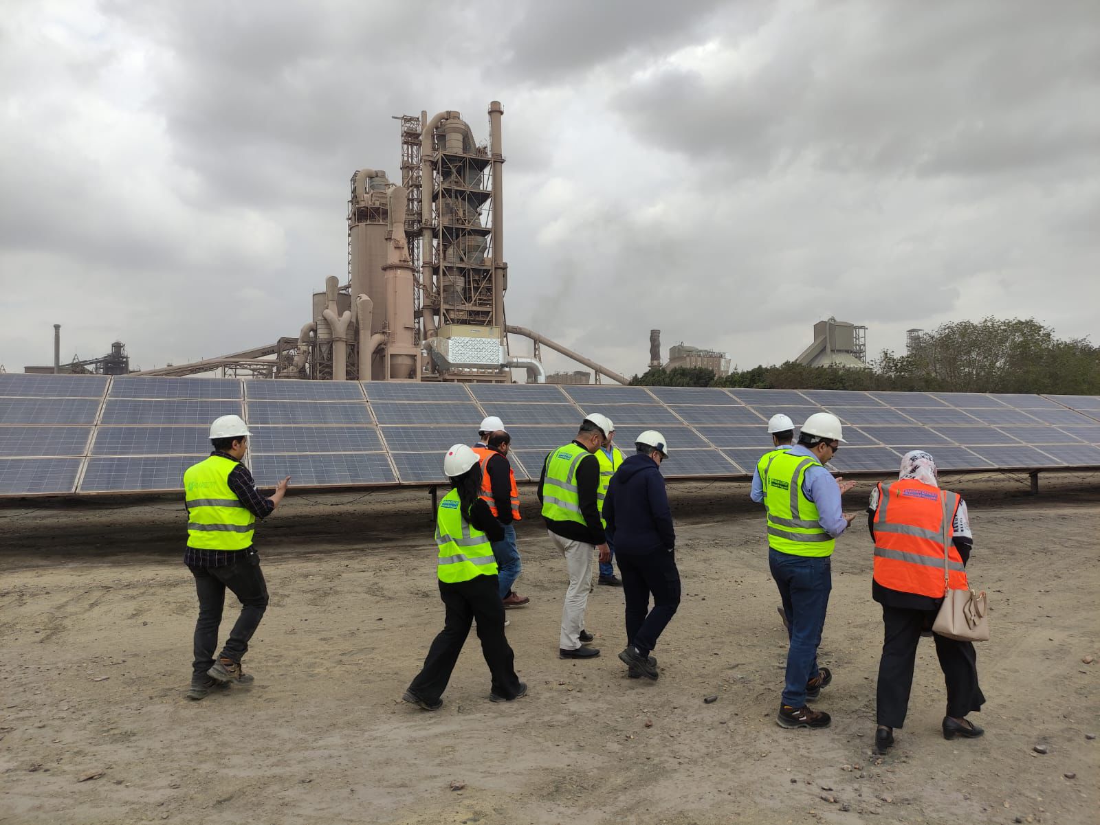 العربية للأسمنت أول شركة بالمنطقة تعتمد نظام شهادات الطاقة المتجددة I-RECs