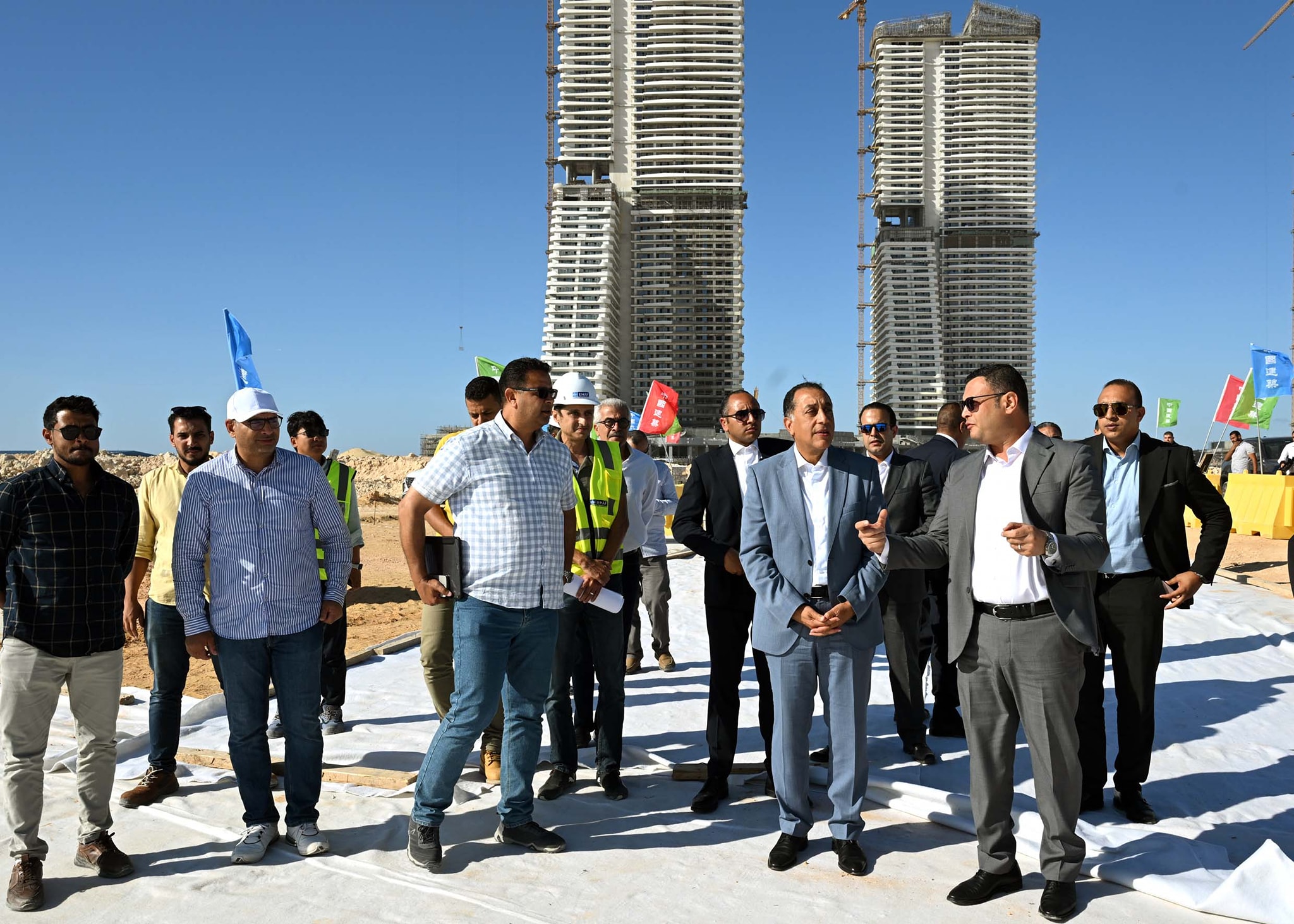 رئيس الوزراء يتفقد أبراج الداون تاون واللاجون بالعلمين الجديدة