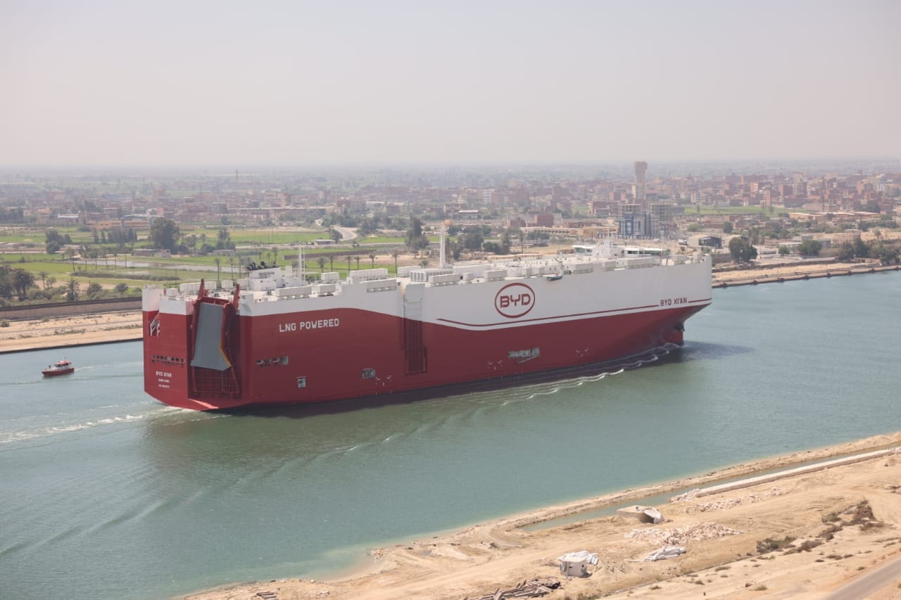 قناة السويس تشهد عبور حاملة السيارات BYD XI'AN في رحلتها البحرية الأولى
