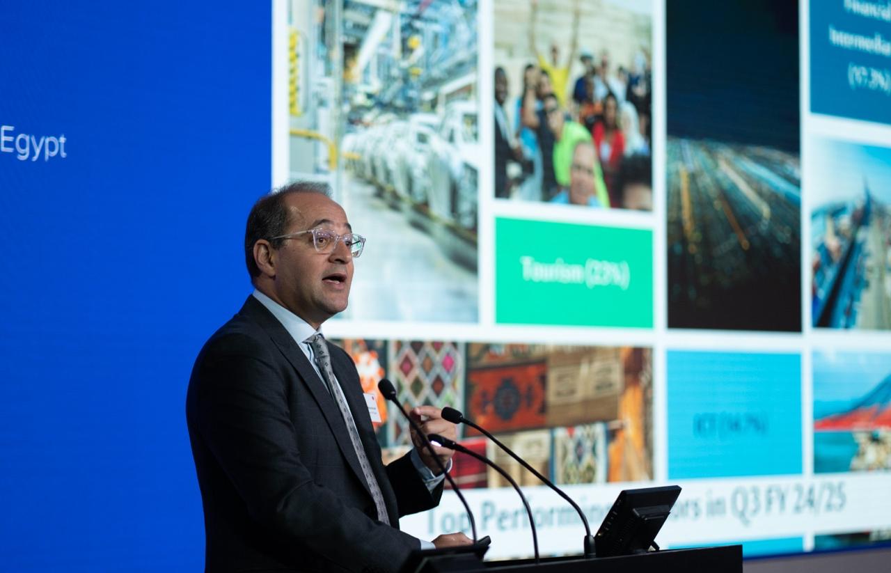 وزير المالية يقرع جرس افتتاح جلسة التداول ببورصة لندن