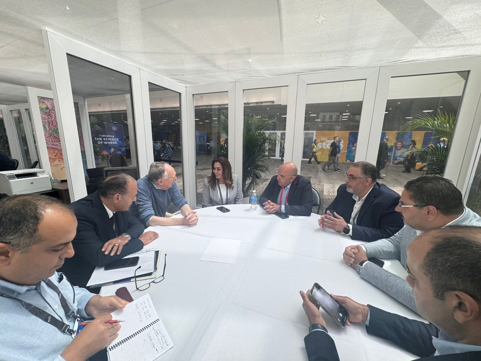 Awad discusses joint cooperation with Esri