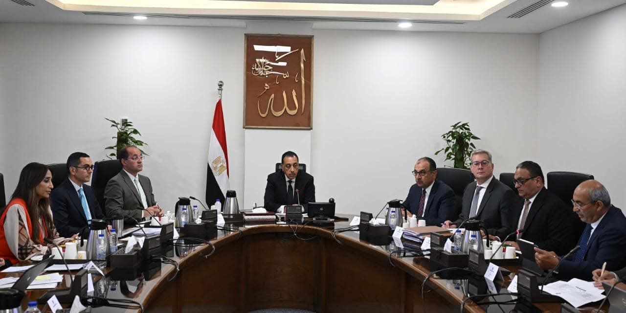 الحكومة تؤكد التزامها بمواصلة تنفيذ برنامج الطروحات