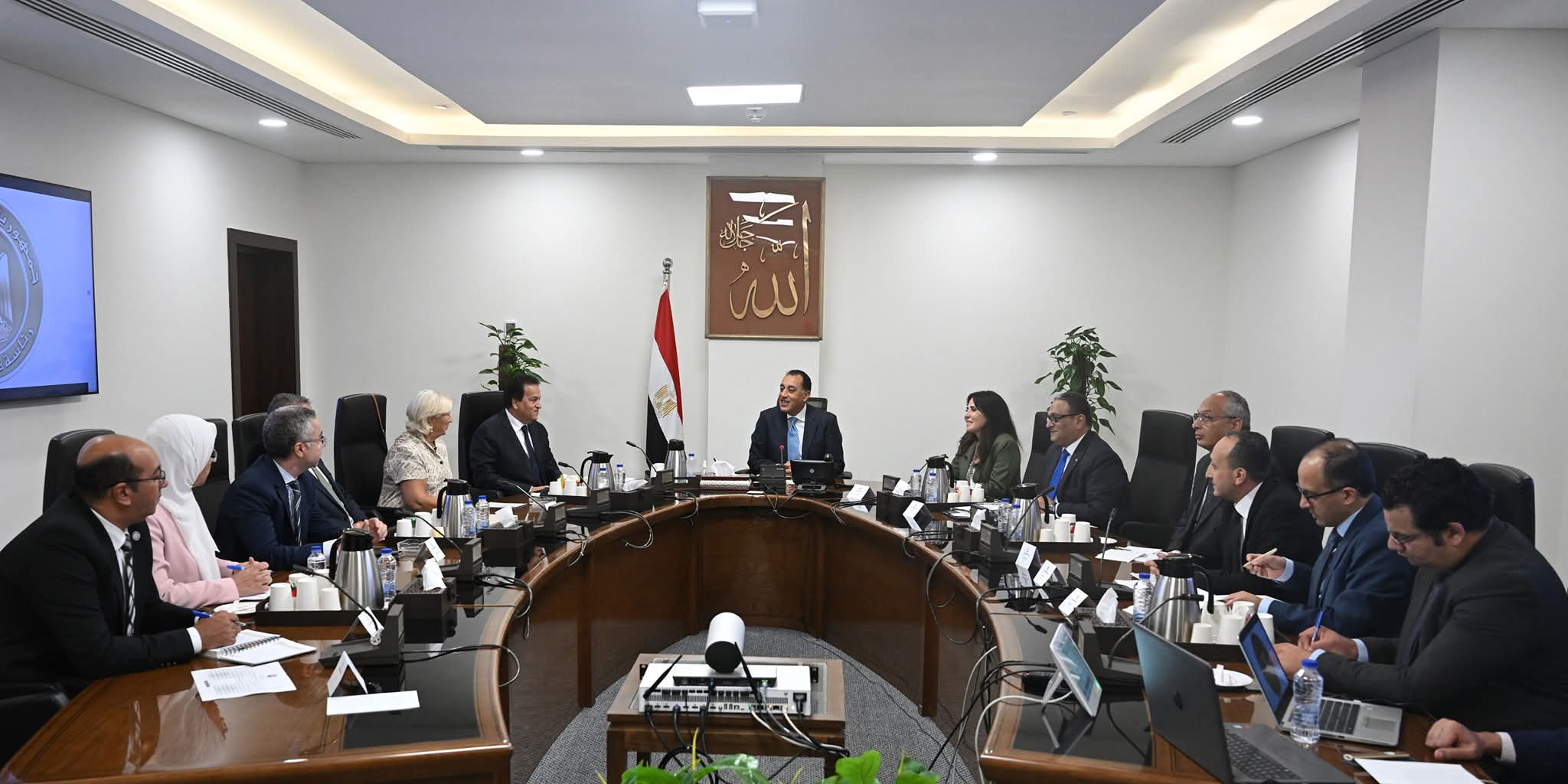 رئيس الوزراء يجتمع مع وكلاء الماركات العالمية لتشجيعهم على الاستثمار في مصر