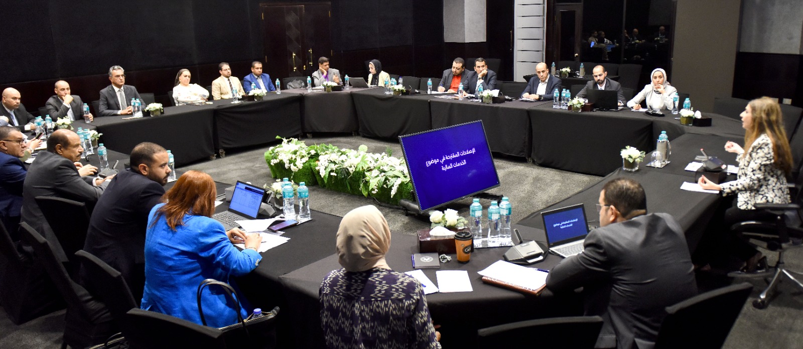 تعاون بين الحكومة والقطاع الخاص لصياغة رؤية إصلاحية تجمع بين المعايير الدولية والأولويات الوطنية