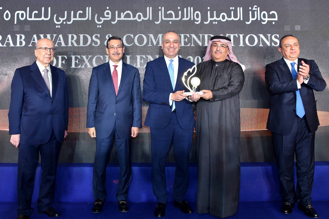 "الزراعي المصري" يفوز بجائزة أفضل بنك عربي في دعم التنمية الزراعية 2025