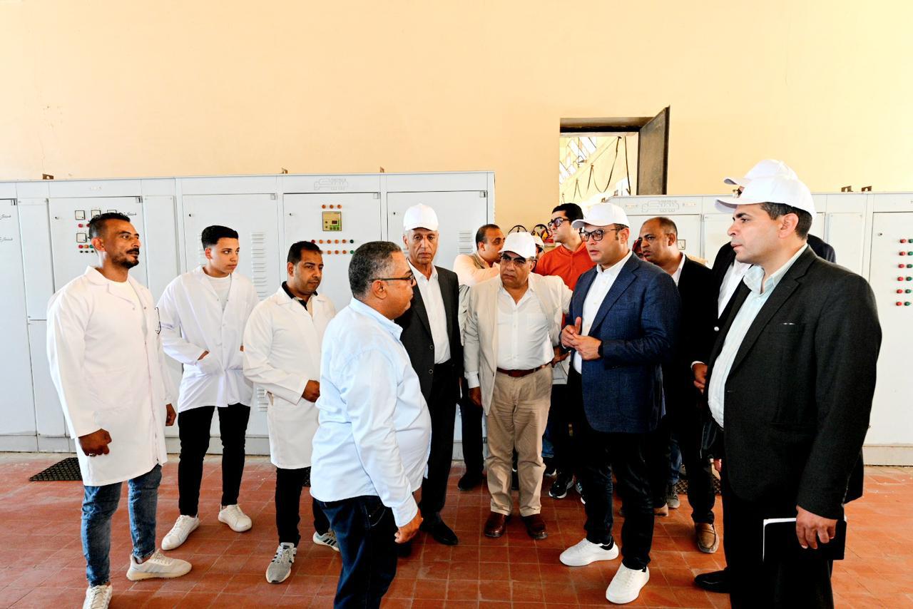 وزير الإسكان ومحافظ الدقهلية يتفقدان توسعات محطة مياه شرب بلقاس