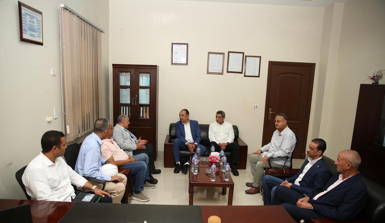 Shimi visits anode blocks in Suez