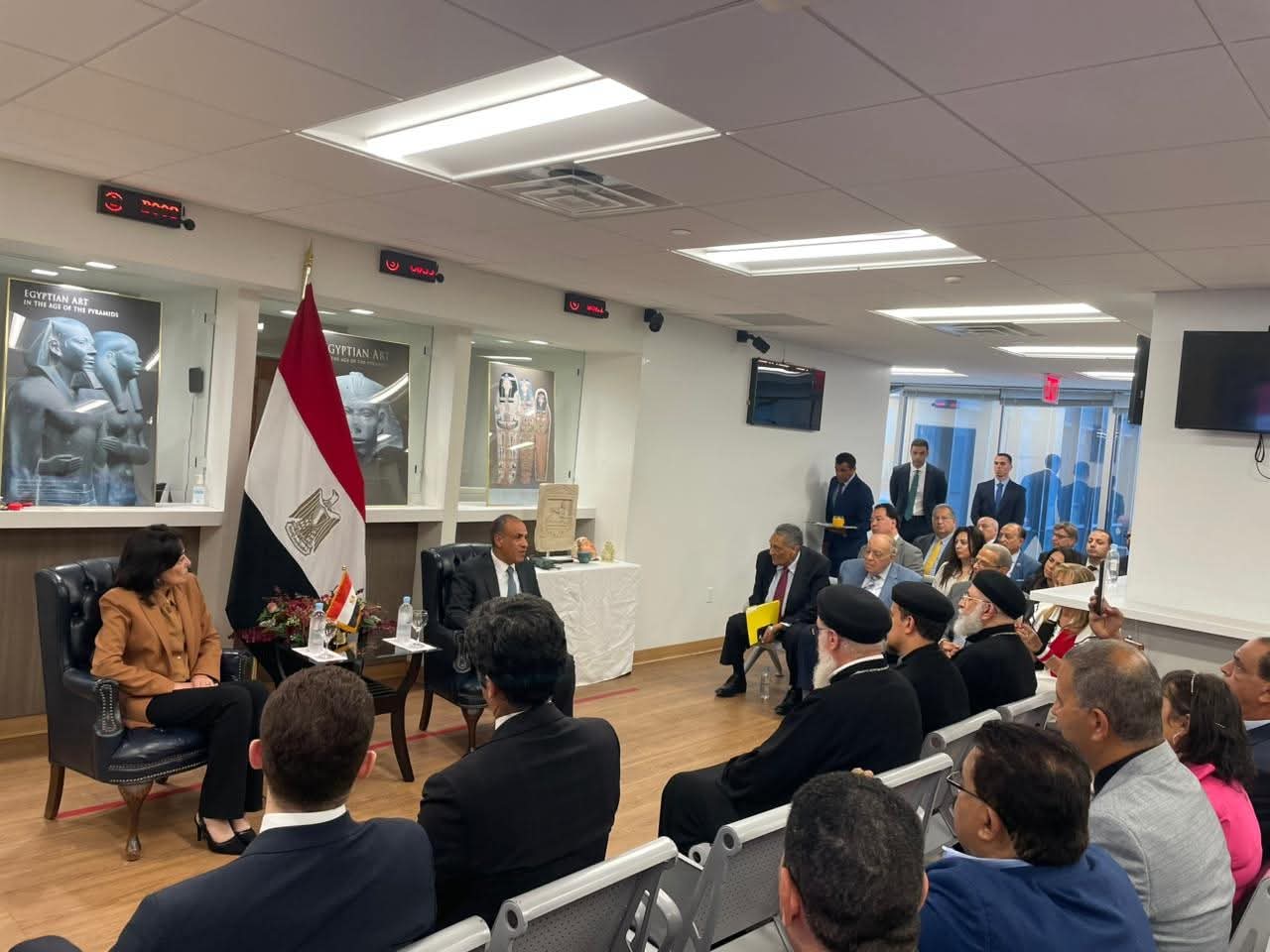 وزير الخارجية للمصريين في أمريكا : التحويلات وفتح الحسابات وحجز السكن أبرز التيسيرات