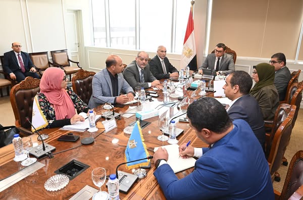 وزير الإسكان يتابع مشروع المماشى السياحية بالشيخ زايد