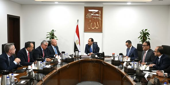 مدبولي : حوافز خارج الصندوق لتوطين صناعة السيارات الكهربائية