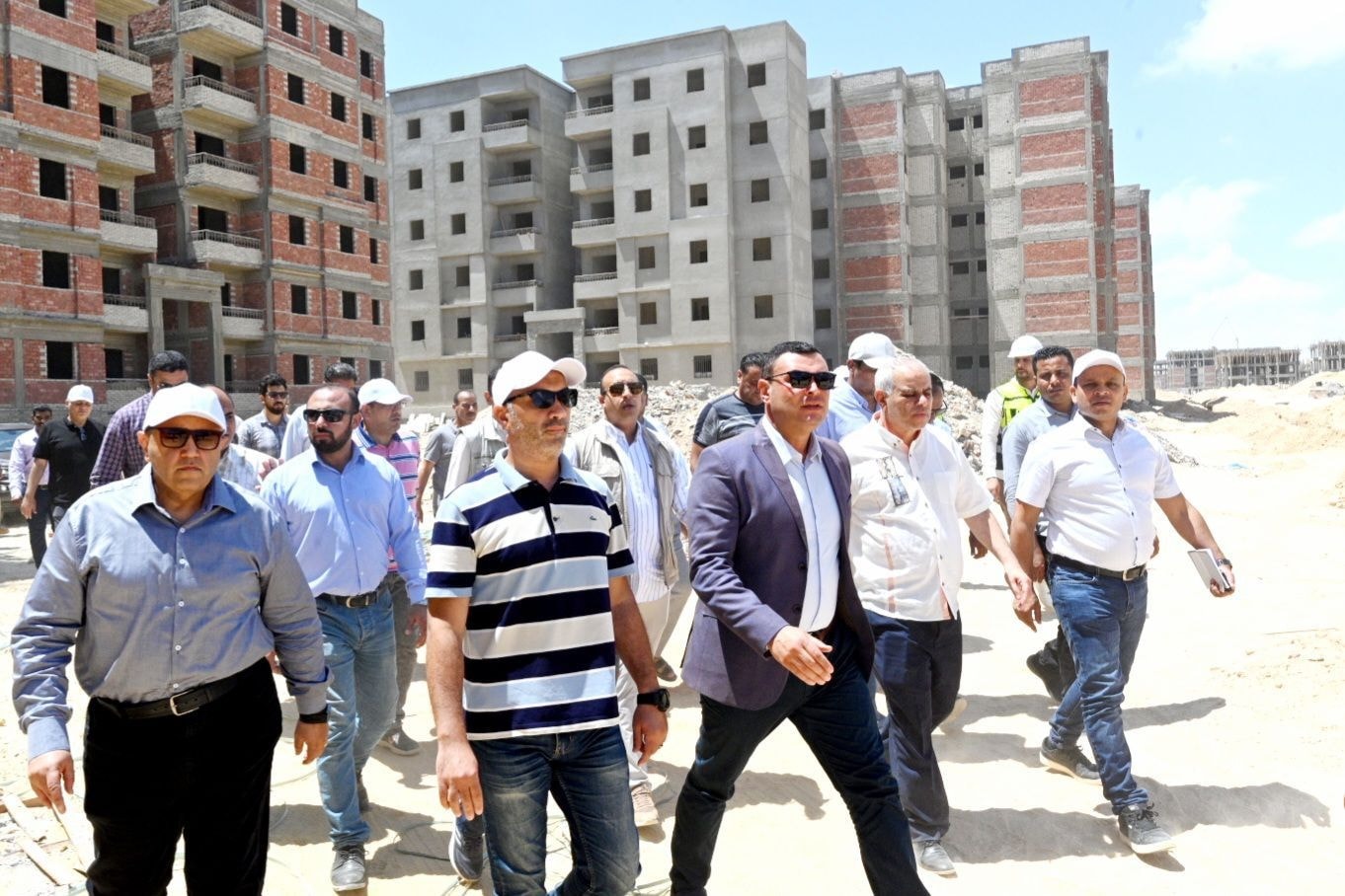 El-Sherbiny inspects housing units, roads in New Borg El Arab
