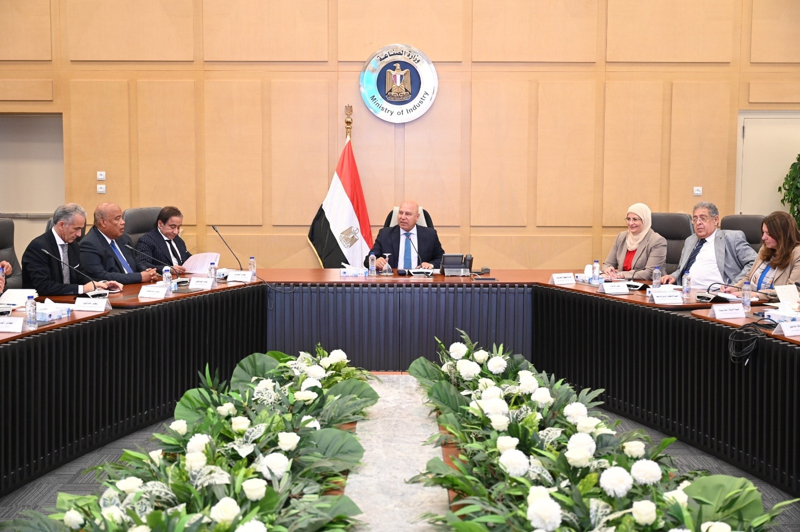 الوزير يبحث مع مصنّعي الحديد وشركات السيارات آليات توطين صناعة صاج السيارات