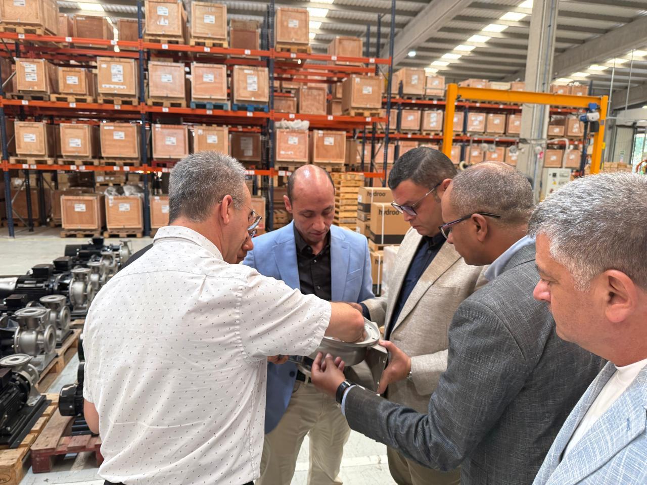 وزير الإسكان يزور مصنع "هيدرو - Hydroo" للطلمبات في إسبانيا