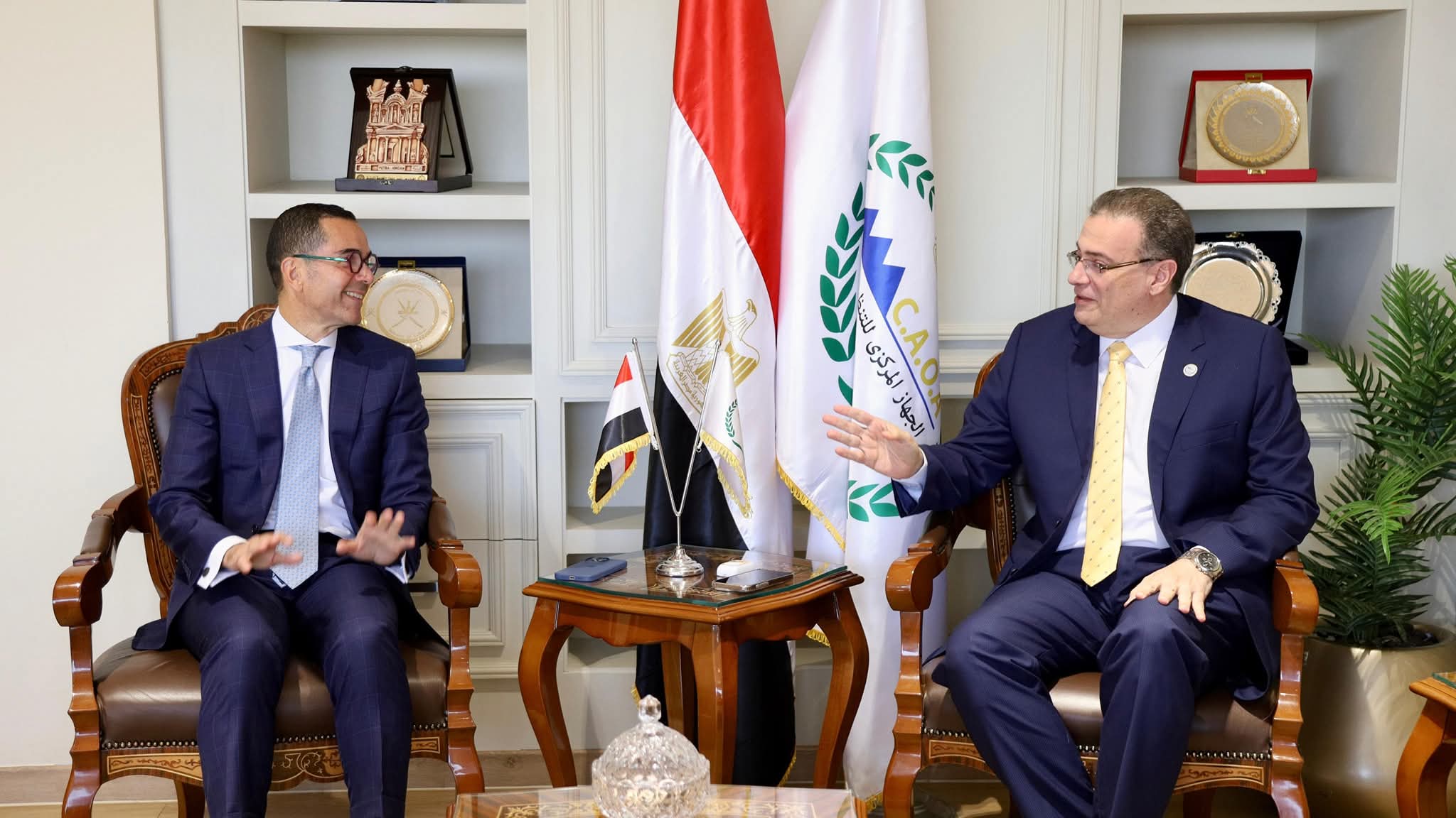 رئيس التنظيم والإدارة يبحث مع وزير الاستثمار سبل تعزيز التعاون المشترك