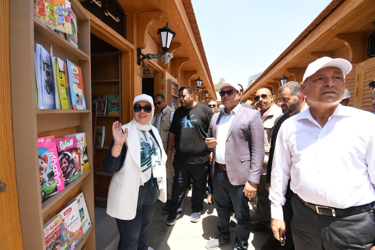 وزير الإسكان ومحافظ القاهرة يتفقدان مشروع إحياء حديقة الأزبكية