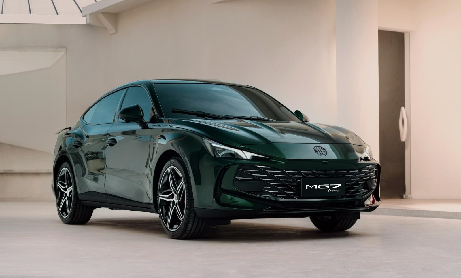 منصور أم جي تطلق MG7 بفئتي Trophy وLUX بتقنيات متطورة وتصميم عصري
