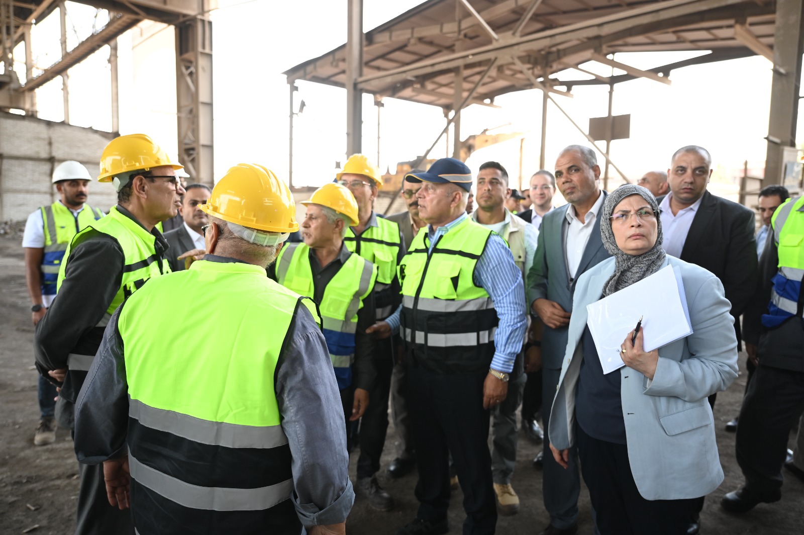 تفقد مصانع النصر للسيارات بحلوان بحضور وزراء الصناعة وقطاع الأعمال والعمل والأوقاف