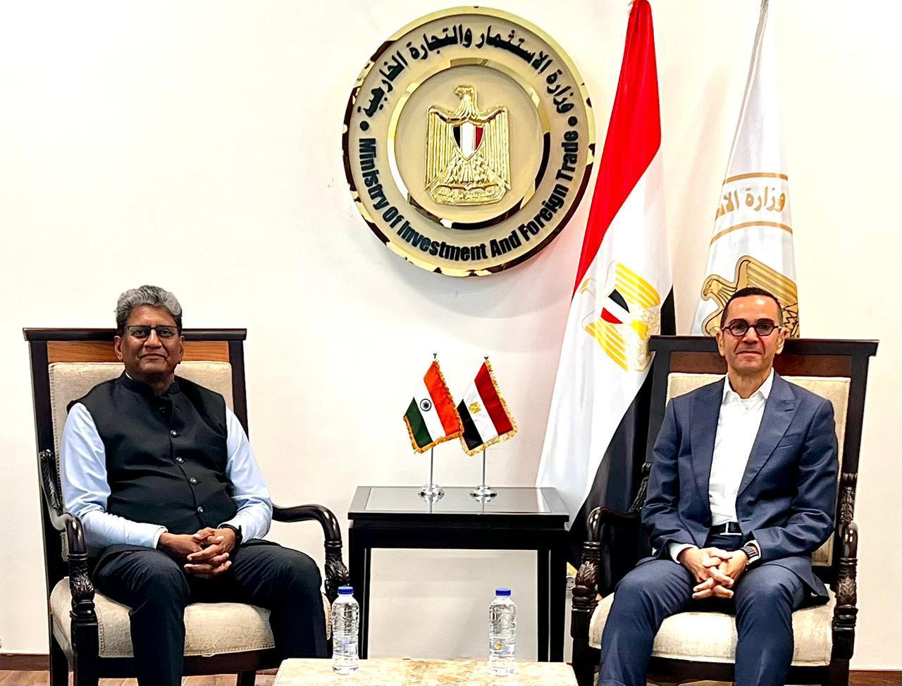 Investment minister discusses boosting economic cooperation with Indian ambassador in Cairo