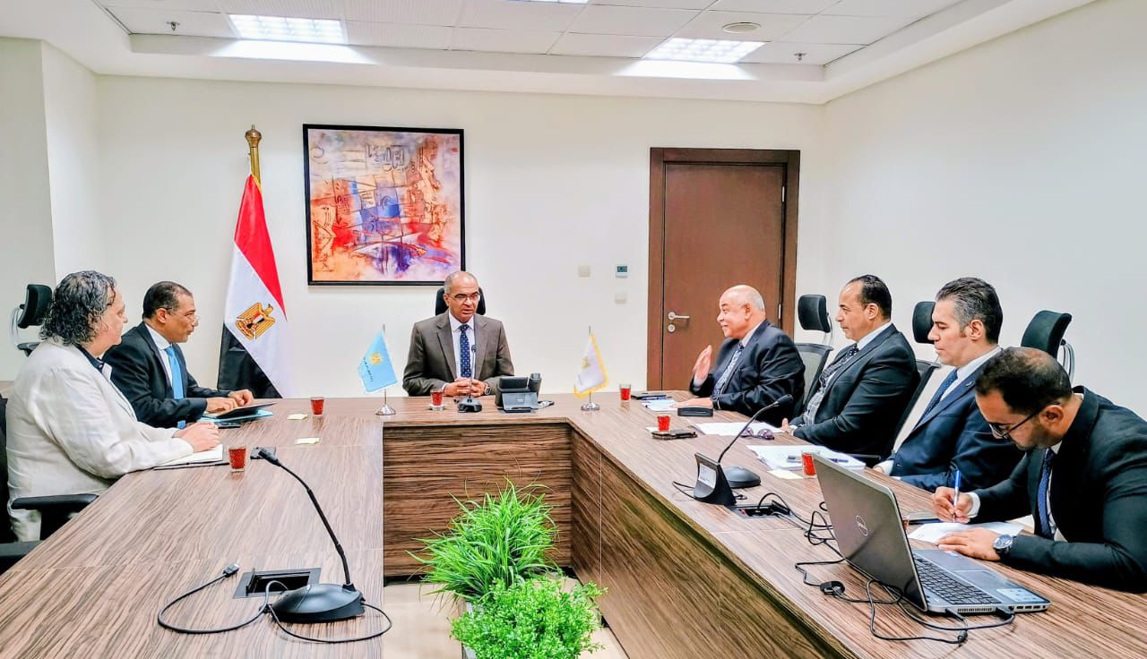 نائب وزير الإسكان يترأس اجتماع إعداد اللائحة التنفيذية لقانون تنظيم مياه الشرب والصرف الصحي