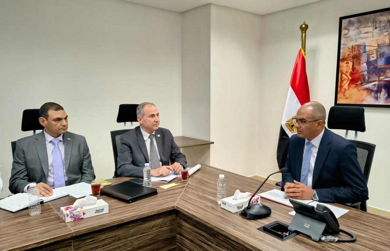 نائب وزير الإسكان يتابع تصنيع المهمات الكهروميكانيكية بالتعاون مع الهيئة العربية للتصنيع