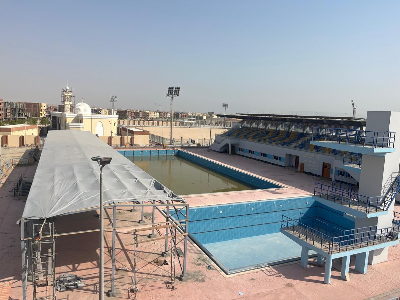 وزير الإسكان يتابع موقف المشروعات السكنية والمرافق والخدمات بمدينة قنا الجديدة