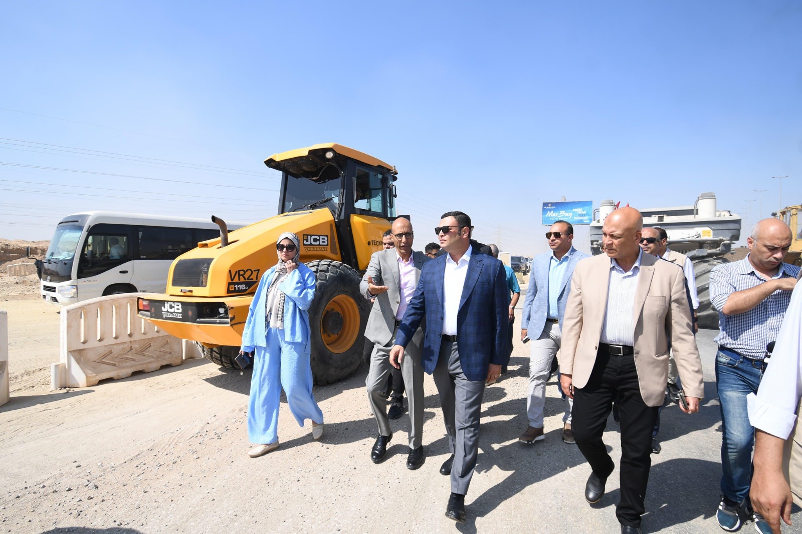 وزير الإسكان يتفقد أعمال تطوير محور التسعين الشمالي بالقاهرة الجديدة
