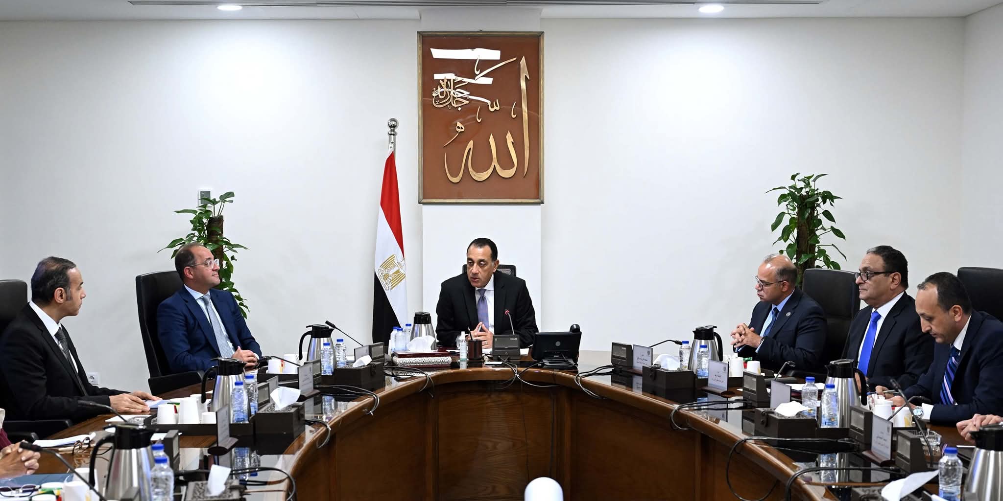 رئيس الوزراء يجتمع برئيس هيئة الرقابة المالية ورئيس البورصة في أول أيام عمل رئيسها الجديد بحضور وزير المالية