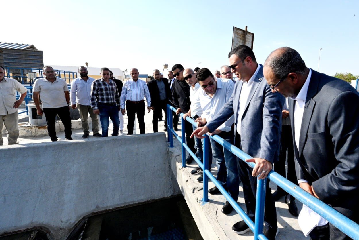 وزير الإسكان يتفقد أعمال رفع كفاءة محطة المياه الرئيسية بمدينة العبور
