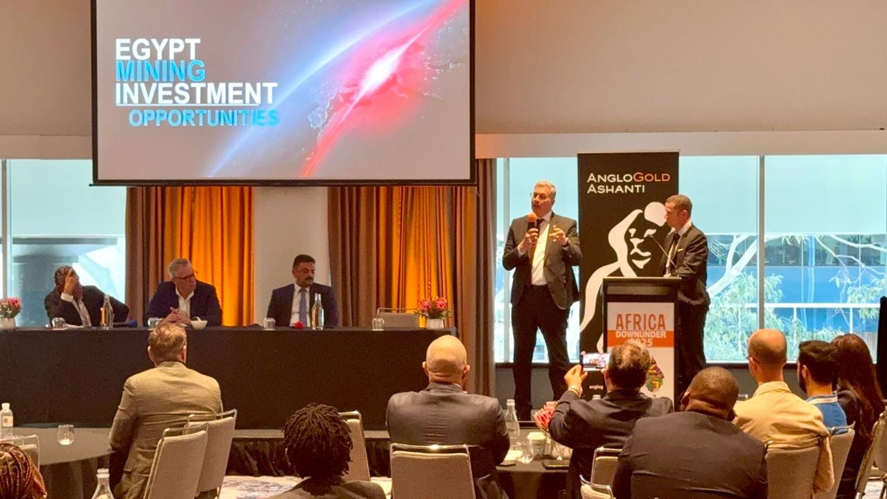 مباحثات لتطوير منجم إيقات ووضعه على خريطة الذهب العالمية