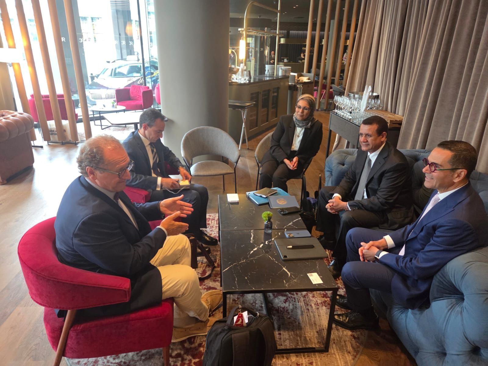 وزير الاستثمار يلتقي مع شركة ABC البلجيكية المتخصصة في تصنيع المحركات